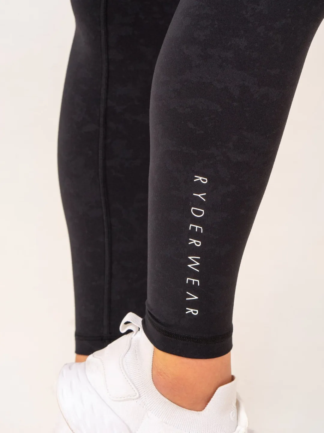 Women Ryderwear NKD tonewah V crunch egging